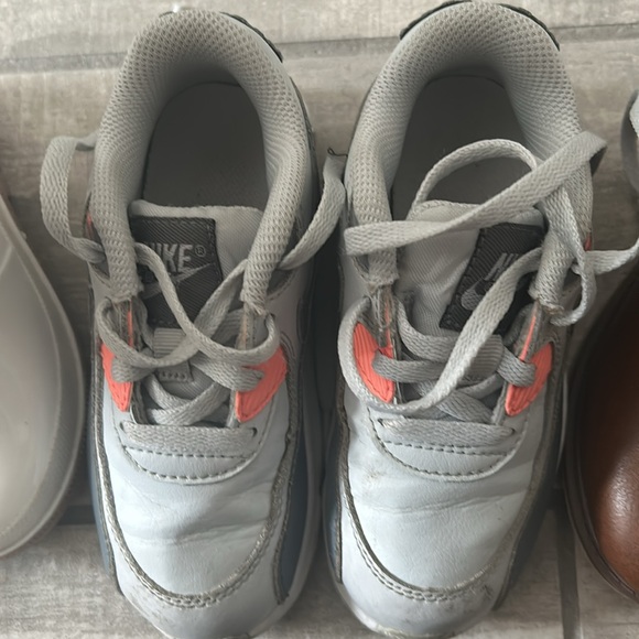 Shoes size 8 and 8 1/2 - Picture 12 of 13